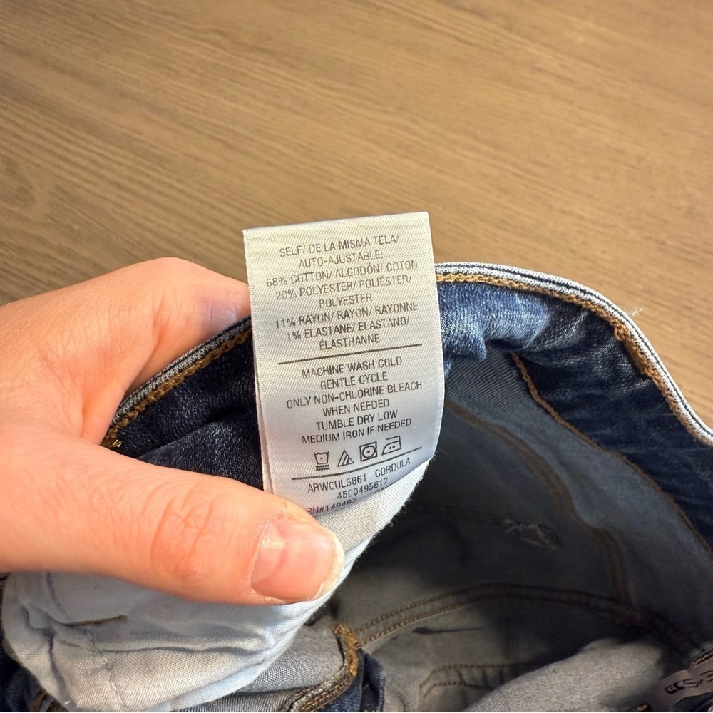 Joe's Jeans Medium Wash Distressed Hem Straight Leg Relaxed Fit Sz 26 Farmcore - Picture 3 of 10